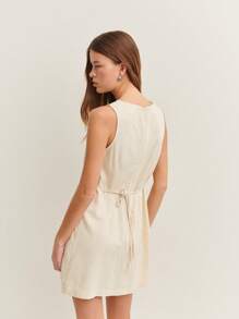 Nöista 无袖连衣裙，带有优雅的裙摆细节——您的夏季办公室装扮，带有一丝精致。 - 杏色 - 查看 2