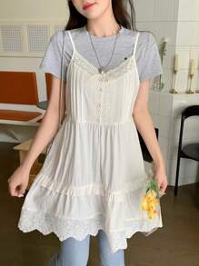 DAZY Top canottiera da donna con balza in pizzo a contrasto, top babydoll estivo alla moda senza maniche