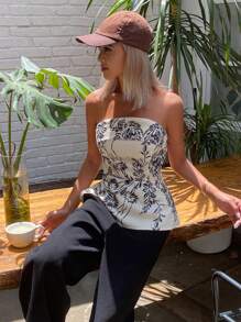 DAZY Top corto sin mangas y sin tirantes con estampado floral all-over, cintura casual, blusas bohemias, top tipo babydoll para mujer