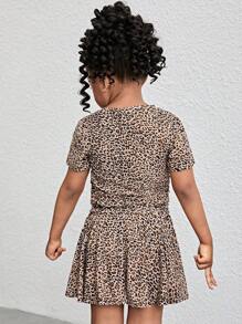 2件套少女豹纹针织休闲T恤搭配迷你裙套装，时尚百搭。妈妈、女儿和姐妹的搭配风格，适合度假、节日、学校日常穿着、居家聚会和特殊场合，春夏季。节日装扮 - 棕色 - 查看 3