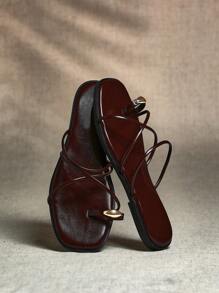 SHUZIA #CoquetteAesthetic Dép xỏ ngón nữ màu cà phê bóng PU có vòng vàng ở mũi– Sự thanh lịch thời trang và chất lượng cao - Cà phê nâu - Xem 5