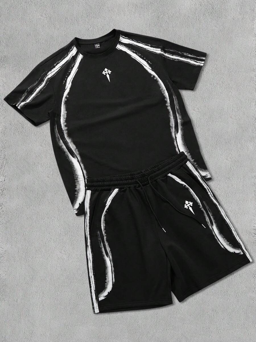 Manfinity LEGND Set da 2 pezzi Manfinity Streetrush da uomo con maglietta a girocollo a maniche corte e pantaloncini, pantaloncini in tinta unita con vita elastica e coulisse, maglietta a stampa a righe incrociate e motivo a contrasto sfumato, set di maglietta a maniche corte nere e pantaloncini, set di maglietta con grafica a righe semplice, set di maglietta e pantaloncini alla moda, abbigliamento casual da tutti i giorni adatto per tutte le stagioni, abbigliamento casual per pendolari, regalo ideale per il fidanzato.