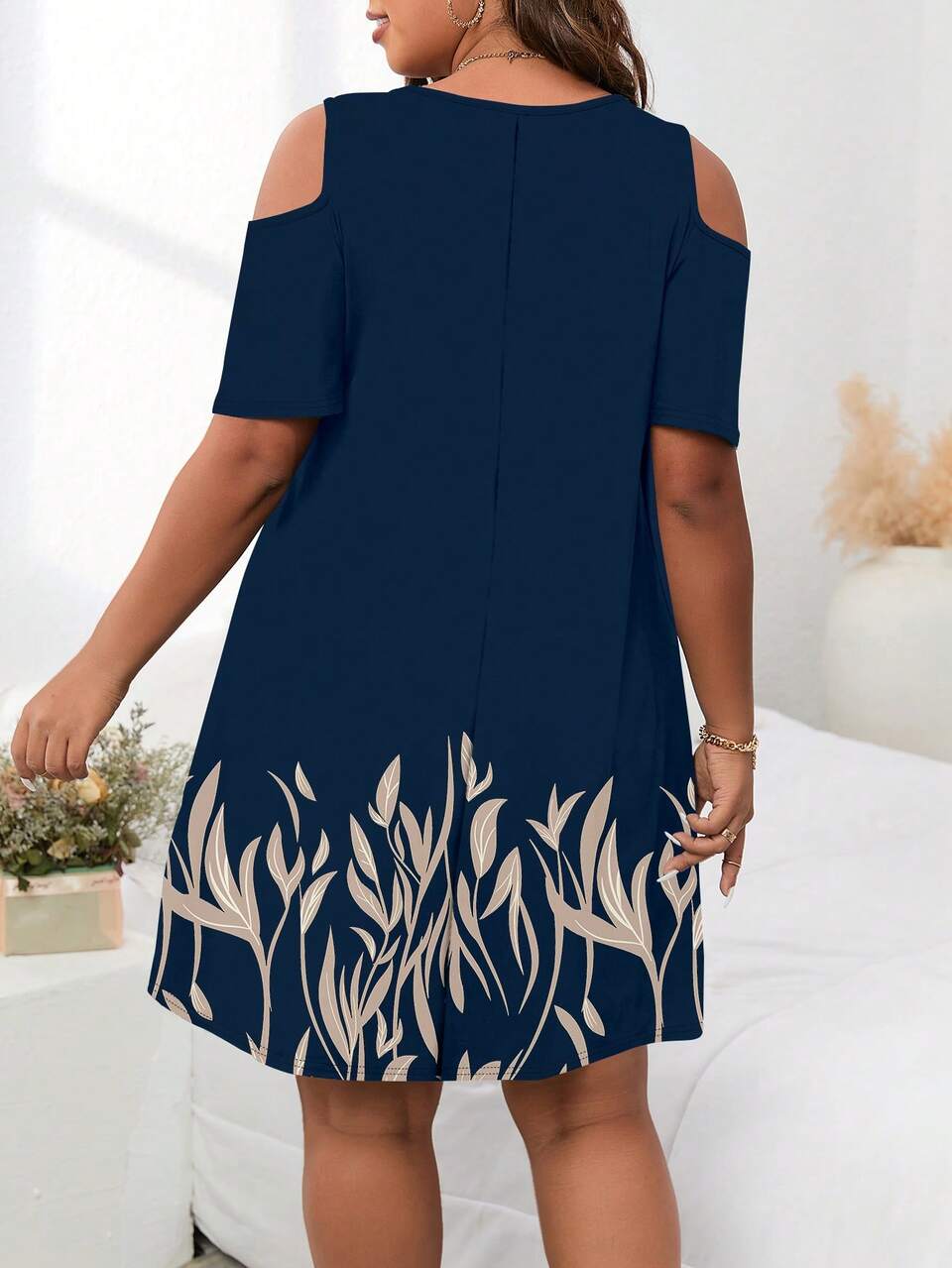 Plus Size Cold Shoulder Boho Vcay Country Vacation Casual Hem Positioning Floral Round Neck Short Dress, Suitable For Spring And Summer Seasons Vacation Outfits Women Short Dresses Summer,Sundress Suitable For Going Out,Flower