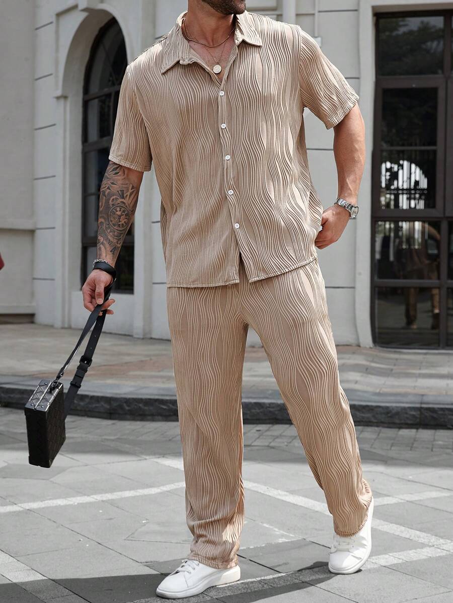 Manfinity CasualCool Conjunto de camisa de manga corta y pantalones de tela texturizada color caqui para hombre de tallas grandes