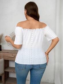 SHEIN LUNE Camiseta de mujer de talla grande de manga corta y hombros descubiertos con bordado floral, adecuada para vacaciones y atuendos de verano para mujer, blusas de verano para salir - Blanco - Ver 2