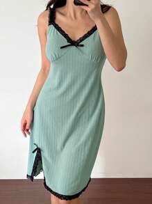 DAZY Váy ngủ hai dây phối ren chắp vá màu sắc xẻ tà cho nữ - màu xanh lá - Xem 3