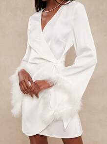 NYA SZN Robe avec garniture de plumes, manches longues, robe portefeuille, robes de mariée mini pour les mariages, festivals d'été, occasions spéciales, country, concerts, vacances, anniversaires, sorties en boîte de nuit pour femmes