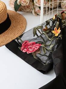 SHEIN Unity Große Größen Damen Frühling/Sommer Bestseller Lässiger Pendler Chic Urbaner Femininer Stil Einzigartige Klassische Spitze & Bedruckter Puffärmel Basic Französisch Retro Sexy T-Shirt - Verschiedenfarbig - Übersicht 6