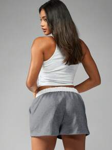 MISSGUIDED Cómodos pantalones cortos deportivos con cordón, pantalones cortos para correr, ropa activa para el gimnasio, ropa de estar en casa, ropa de entrenamiento con bolsillos laterales - Gris - Ver 2
