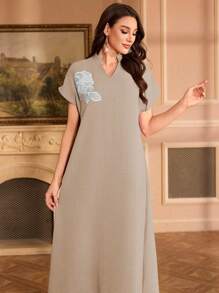 Al Najma 刺绣领花插肩袖立领优雅连衣裙 - 杏色 - 查看 6