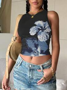 SHEIN Top ajustado de tirantes con cuello redondo y estampado de flor de hibisco, casual y sencillo, para mujeres - Multicolor - Ver 3