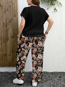 SHEIN LUNE Plus Size Women's Black,Summer,Boho,Vacation 2 Pieces Outfit,Round Neck Short Sleeve Drawstring Hem Top & Loose Floral Trousers,Holiday Style Suit - Multicolor - View 2