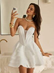 SHEIN Belle 优雅的白色缎面露肩鱼骨腰带多层不对称荷叶边连衣裙，可调节交叉后背，适合约会、生日派对、海滩度假、舞会、婚礼、舞会礼服、新娘 - 白色 - 查看 7