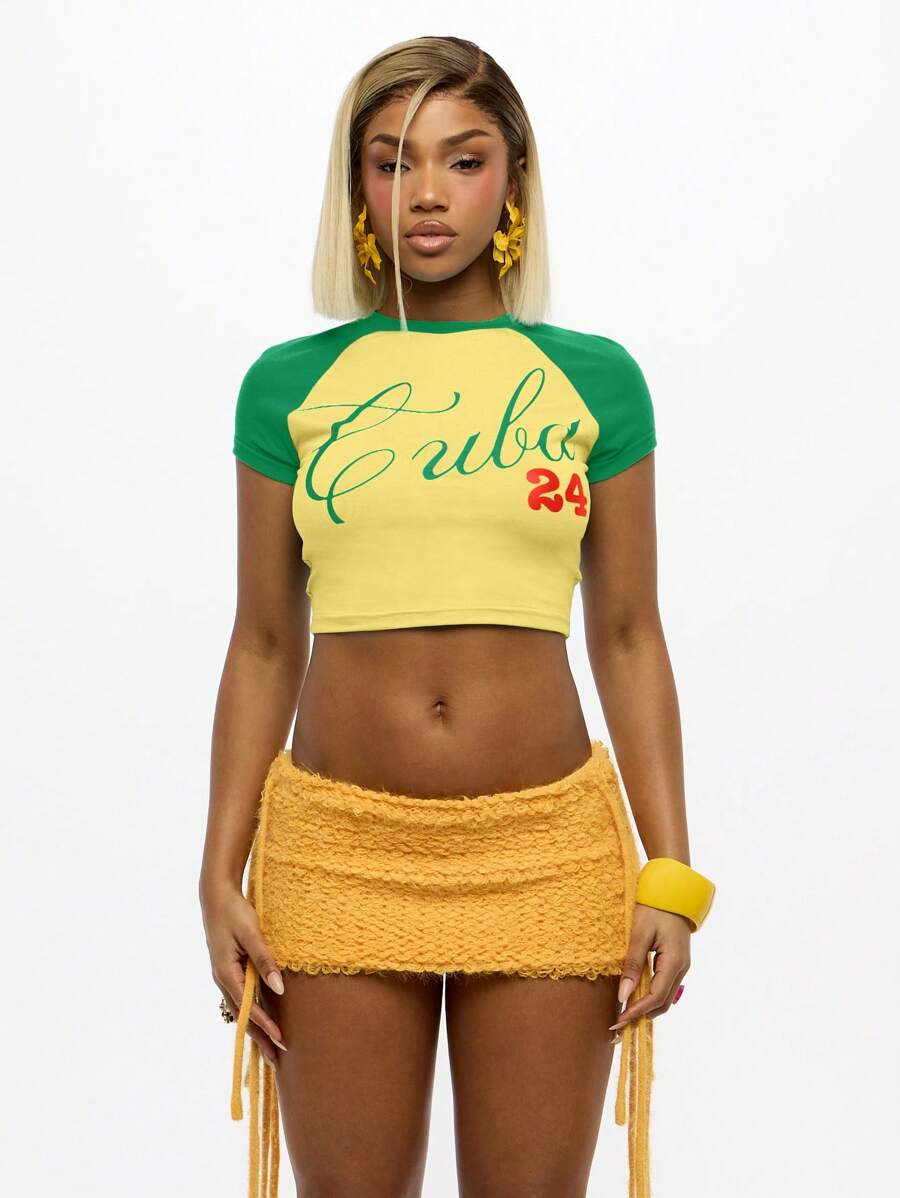 SUMWON WOMEN Áo crop top tay ngắn có logo phong cách cổ điển của trường đại học Áo thun bó cho bé mặc dạo phố thường ngày mùa hè Raglan phong cách bóng chày - Màu vàng - Xem 1