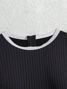 SHEIN Swim Striped Special Fabric Color Block Zip Up Long Sleeve One Piece Swimwear, Round Neck Hollow Out, Summer Sports Surfing Cruise Beach Vacation Swimwear For Women - Black and White - View 4