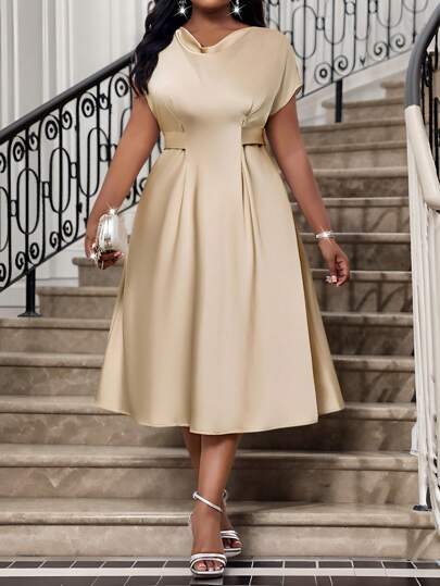 SHEIN Lady Blusa casual y elegante de estilo bohemio con cuello de bufanda trenzada, mangas tipo murciélago y lazo, de manga corta y talla grande. Vestido veraniego de satén ligero de talla grande.