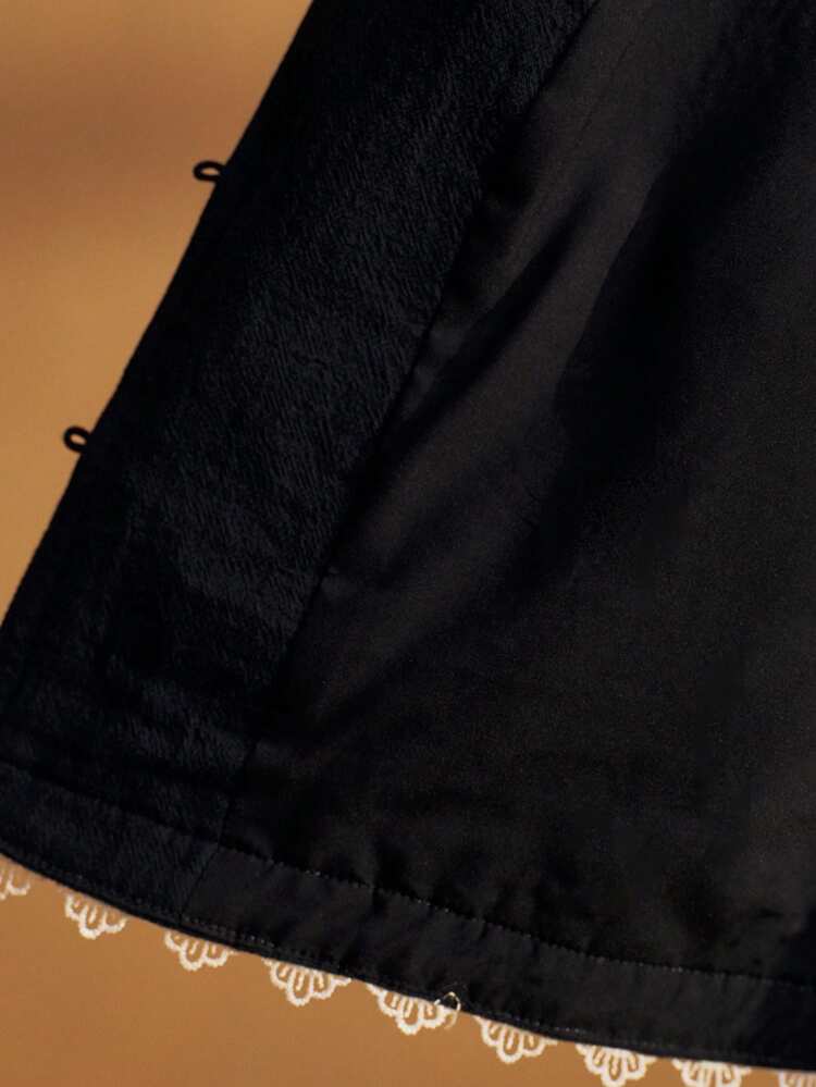 CONTRAST TRIM EMBROIDERY TANK TOP