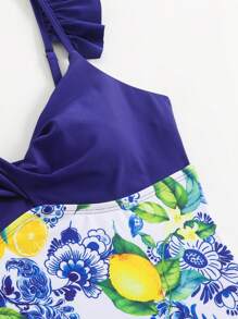SHEIN Swim بدلة سباحة حريمي قطعة واحدة ، برقبة واحدة وأشرطة مكسرة ، ذات طبعات ملونة وسادة، بأناقة الصيف