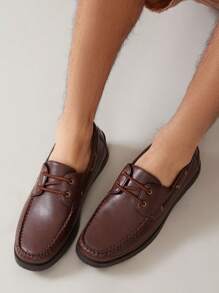 SHUZIA #NauticalCore 男士深棕色 PU 船鞋 - 优质缝线细节，适合游艇俱乐部和海滨度假