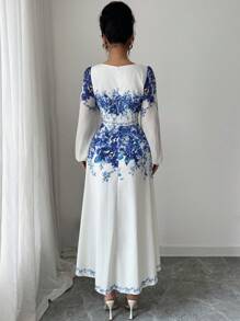 Modelyn 海军蓝方领收腰 A 字形花卉印花连衣裙