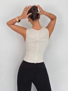SHEIN Essnce Top sin mangas casual de unicolor con escote en V decorado con flores de metal para el verano - Albaricoque - Ver 2