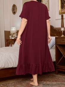 SHEIN 大码法式复古宫廷风优雅网眼蕾丝拼布柔软亲肤红色牛奶丝中长宽松休闲睡裙，Moo Moo 睡裙