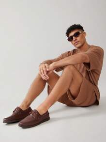 SHUZIA #NauticalCore 男士深棕色 PU 船鞋 - 优质缝线细节，适合游艇俱乐部和海滨度假