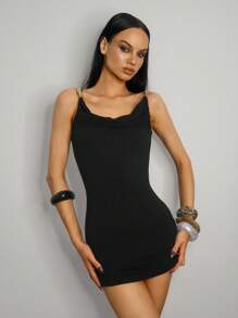 SHEIN ICON Vestido mini ajustado de talla grande con decoración especial de tirantes - Negro - Ver 2