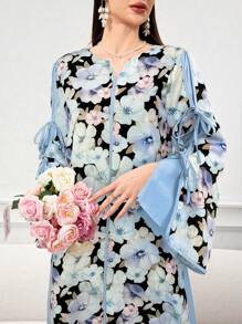 Al Najma 女士花卉印花缺口领优雅长袖阿巴雅连衣裙，端庄 - 藍色 - 查看 5