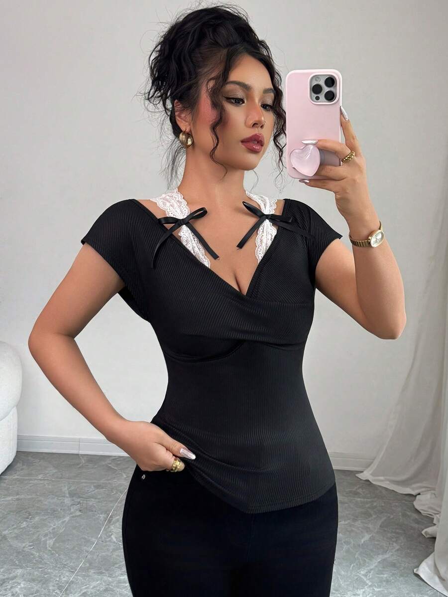 Elenzga Camiseta de manga larga con escote en V y estampado de mariposa para mujer, diseño elegante, ajuste ceñido, versátil, nuevo lanzamiento de primavera/verano