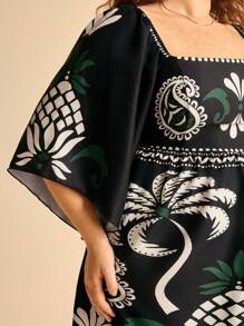 CAJUNI Vestido corto de manga de murciélago y cuello cuadrado con estampado floral de árboles de coco y piñas negras para mujer de talla grande, de uso casual en la playa y vacaciones - Multicolor - Ver 5