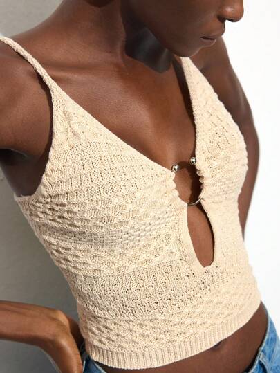 Maija Women's Apricot V-Neck Front Ring Textured Knit Camisole, Minimalist Fashionable Sexy Short Crop Shoulder-Baring Casual Summer Top, Suitable For Club, Holiday, Airport, Western Festival Outings, Women's Autumn Vest