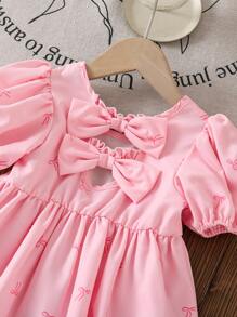 SHEIN Vestido de línea A con manga de globo, cuello redondo, decoración de volantes y lazo para bebé niña. El bolsillo con volantes, el acento del lazo 3D y la silueta de línea A aportan una dulzura juguetona. Adecuado para salidas, uso casual o como vestido de fiesta, resalta el Charm dulce del bebé, una pieza de moda. - Rosa - Ver 3