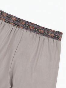 Manfinity Nomadique Pantalones cortos de pierna recta de tela de lino holgados para hombres, con estampado floral en la cintura, estilo nepalí, adecuados para vacaciones y atuendos de viaje