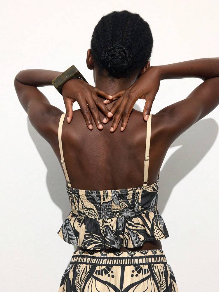 SHEIN Maija Women's Summer V-Neck Adjustable Spaghetti Strap Floral Print Ruffle Hem Loose Casual Cropped Cami Top, Apricot & Black, Beach Holiday Style Hawaii Women Beach Western Going Out Top