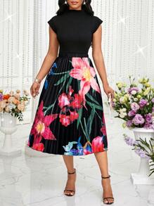 SHEIN Lady Fashion Short-Sleeved Stand-Up Collar Solid Color Top And High Waist Slimming Large Swing Printed Pleated Skirt Holiday Suit Women's Two Pieces Suit - Multicolor - View 3