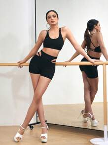 Menodora SHEIN Sport Conjunto de Esportes Feminino com Regata Costas Nuas de Cor Sólida e Shorts Vazados - Preto - Visão 7
