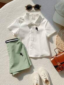 SHEIN 2件套男婴野马印花 Polo 领短袖开衫上衣和松紧腰短裤