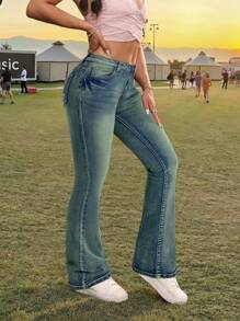 SHEIN PETITE 女式蝴蝶结口袋设计喇叭下摆休闲百搭牛仔裤 - 深色水洗藍 - 查看 5