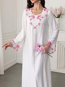 Al Najma 阿拉伯风格圆领喇叭袖彩色刺绣下摆喇叭裙，春夏季，端庄 - 白色 - 查看 6