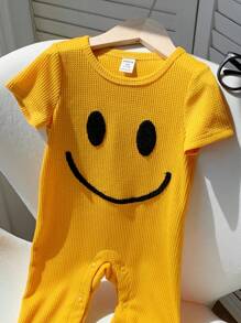 SHEIN Newborn Baby Boy Unisex Comfortable Casual Cute 3D Embroidered Face Pattern Yellow Short Sleeve Jumpsuit, Suitable For Indoor, Outdoor, Daily, Sports, Play, Party, Photo Shoot, Holiday, Spring/Summer - Yellow - View 8