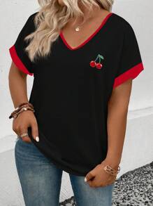 SHEIN EMERY ROSE CURVE 全新女式加大码时尚樱桃印花拼色V领加大码短袖T恤 - 黑色 - 查看 3