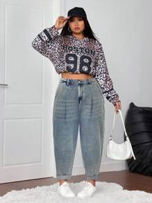 SHEIN CURVE+ Jeans casual a zampa con decorazioni sulle tasche, multifunzionali, per taglie forti