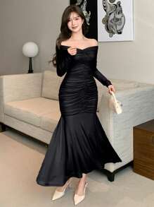DAZY Vestido midi formal negro de hombros descubiertos y recogido elegante de unicolor para mujer, vestido largo de manga larga para fiesta y baile de graduación - Negro - Ver 4