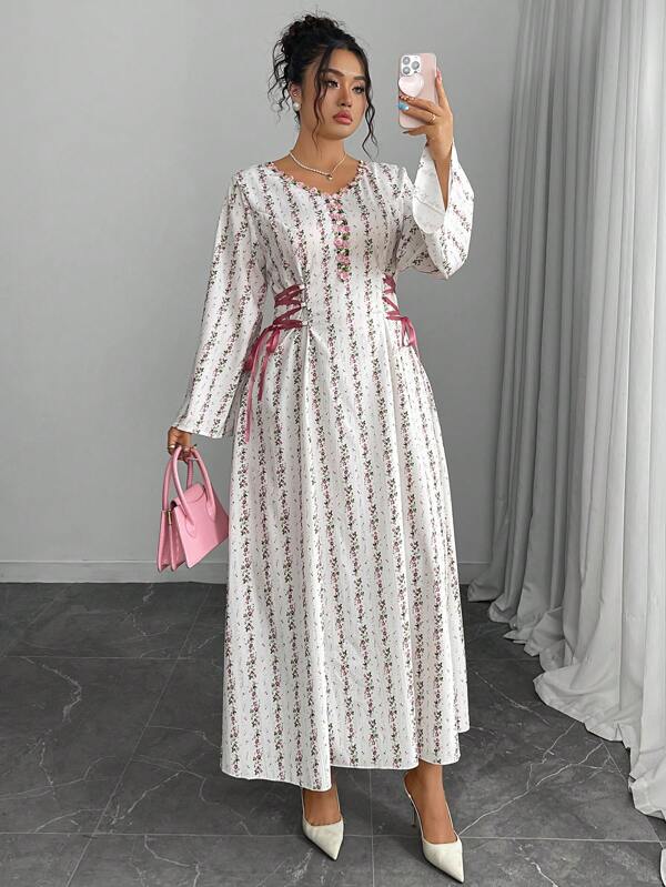 SHEIN Najma Vestido entallado en la cintura con línea A y floral menudo bordado de talla grande