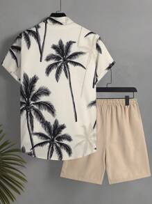 Manfinity KASUA Conjunto de camiseta de manga corta con botones y estampado de palmeras + pantalones cortos con cordón - Traje de baño, verano, hawaiano para hombres