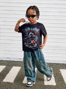 SHEIN Kids Young Boy Casual Versatile And Comfortable Racing Letter Print Pattern Round Neck Pullover Loose Short Sleeved Knitted T-Shirt Suitable For Commuting To School, Daily Leisure Vacation Travel, Suitable For Sports, Suitable For Spring And Summer Festivals