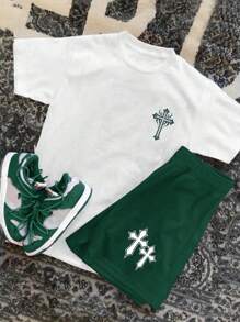SHEIN 2 件套青少年男童休闲十字印花短袖 T 恤和短裤套装，街头朋克摇滚学院风，适合春夏季 - 綠色 - 查看 1