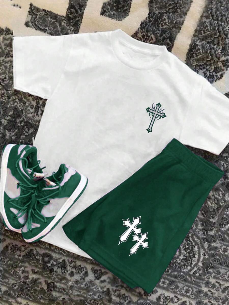 SHEIN 2 件套青少年男童休闲十字印花短袖 T 恤和短裤套装，街头朋克摇滚学院风，适合春夏季 - 綠色 - 查看 1