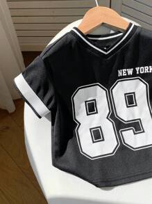 SHEIN 幼儿男童/女童休闲时尚运动风格 V 领宽松短袖针织 T 恤，适合室内、户外、日常穿着、运动、玩耍、派对、摄影、度假、春夏季 - 黑色 - 查看 8